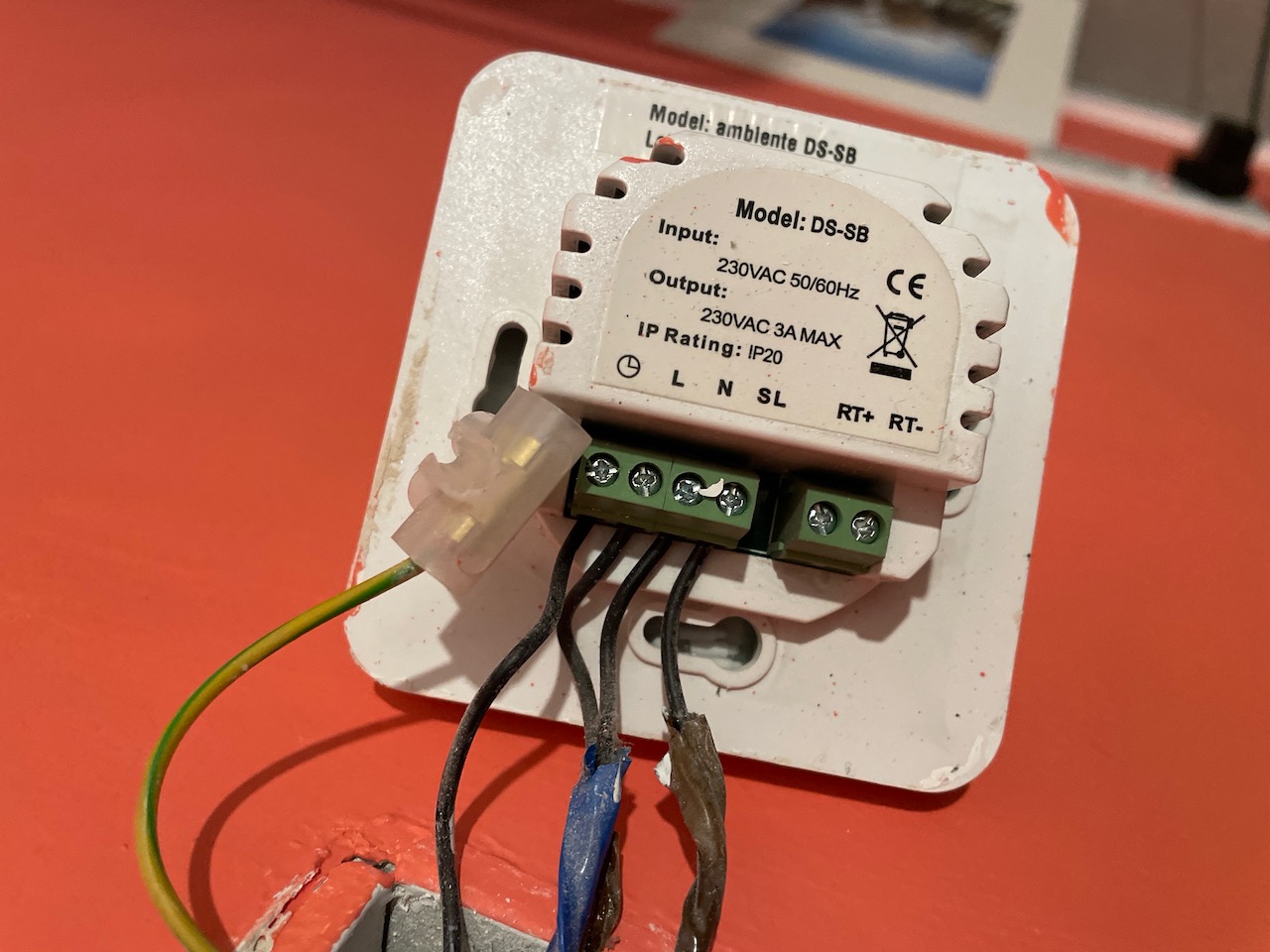 An image of the back of a thermostat, with L, N, SL and timer cables attached.